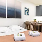 Appartement Moderne Pour 4 Proche Arc De Triomphe