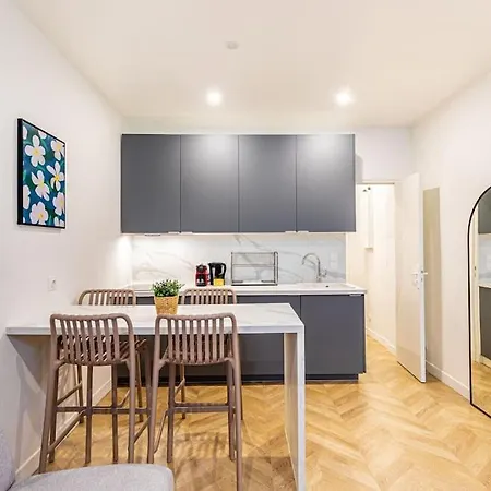 Moderne Pour 4 Proche Arc De Triomphe Appartamento Parigi
